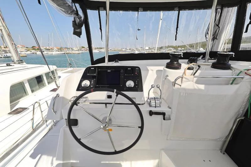 Lagoon 42 (ROYAL SALUTE)  - 19
