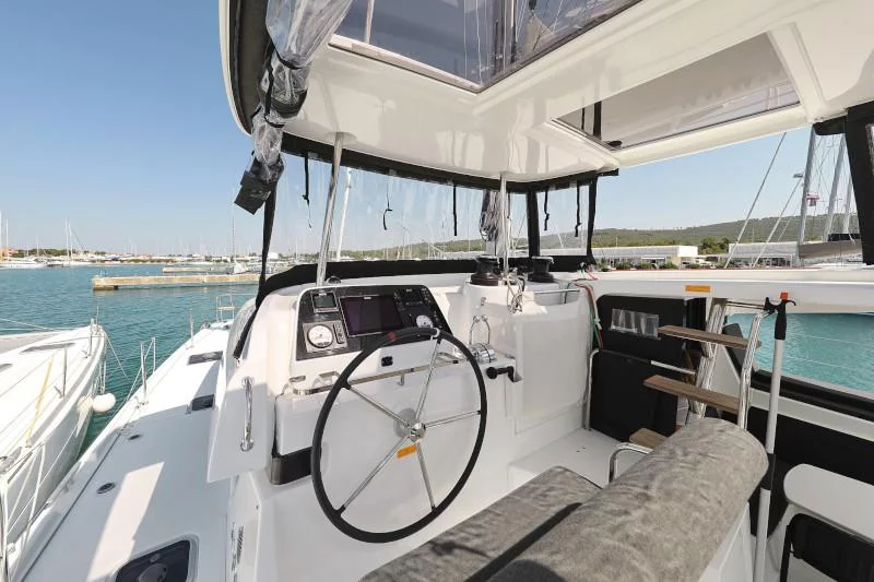 Lagoon 42 (ROYAL SALUTE)  - 10