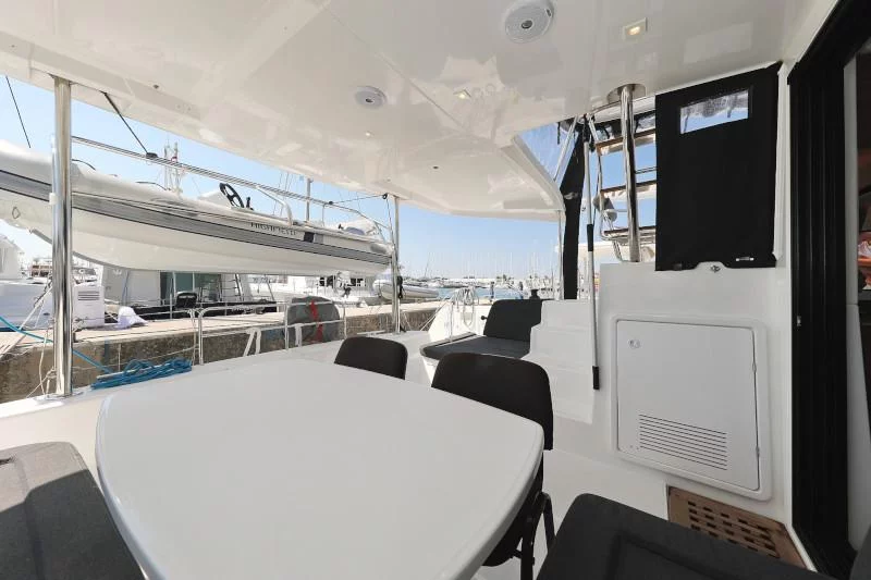 Lagoon 42 (ROYAL SALUTE)  - 50
