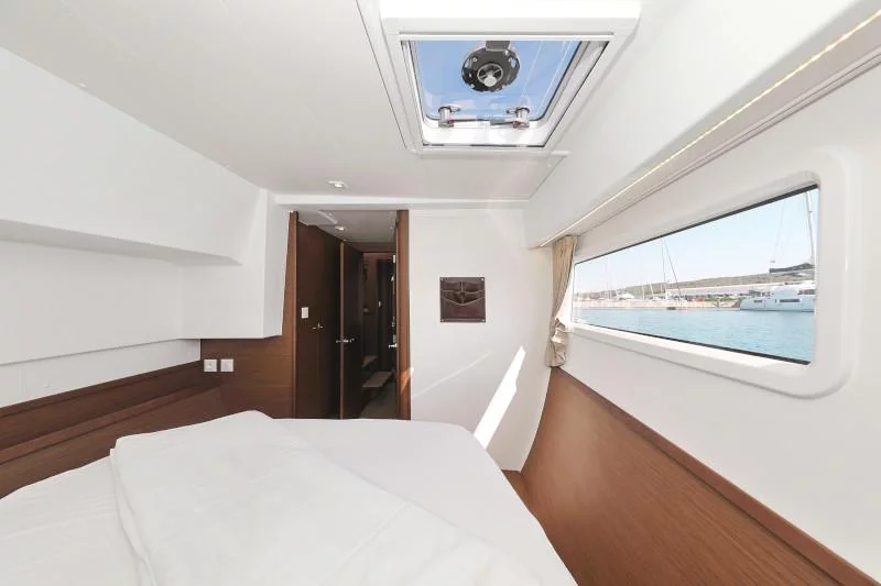Lagoon 42 (ROYAL SALUTE)  - 16