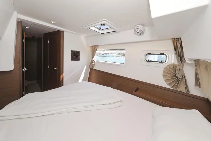 Lagoon 42 (ROYAL SALUTE)  - 72