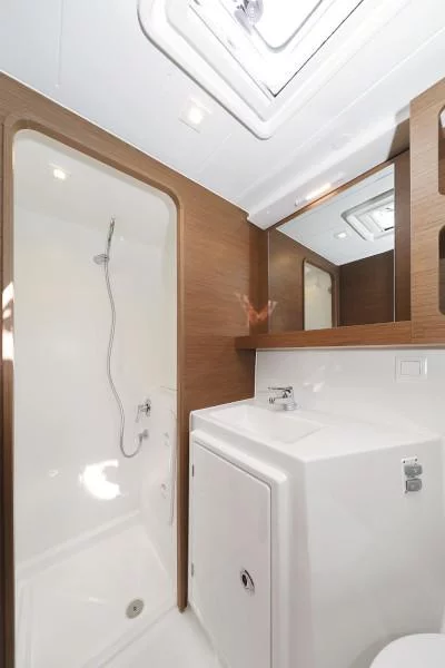 Lagoon 42 (ROYAL SALUTE)  - 68