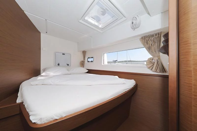 Lagoon 42 (ROYAL SALUTE)  - 73