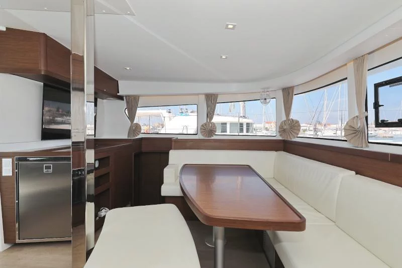 Lagoon 42 (ROYAL SALUTE)  - 38