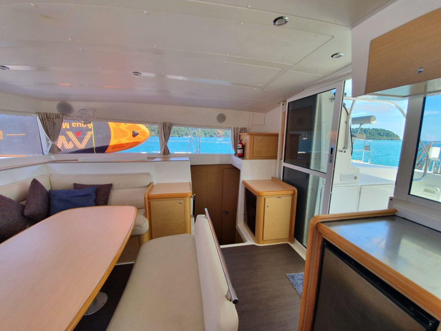 Lagoon 421 — photo 19