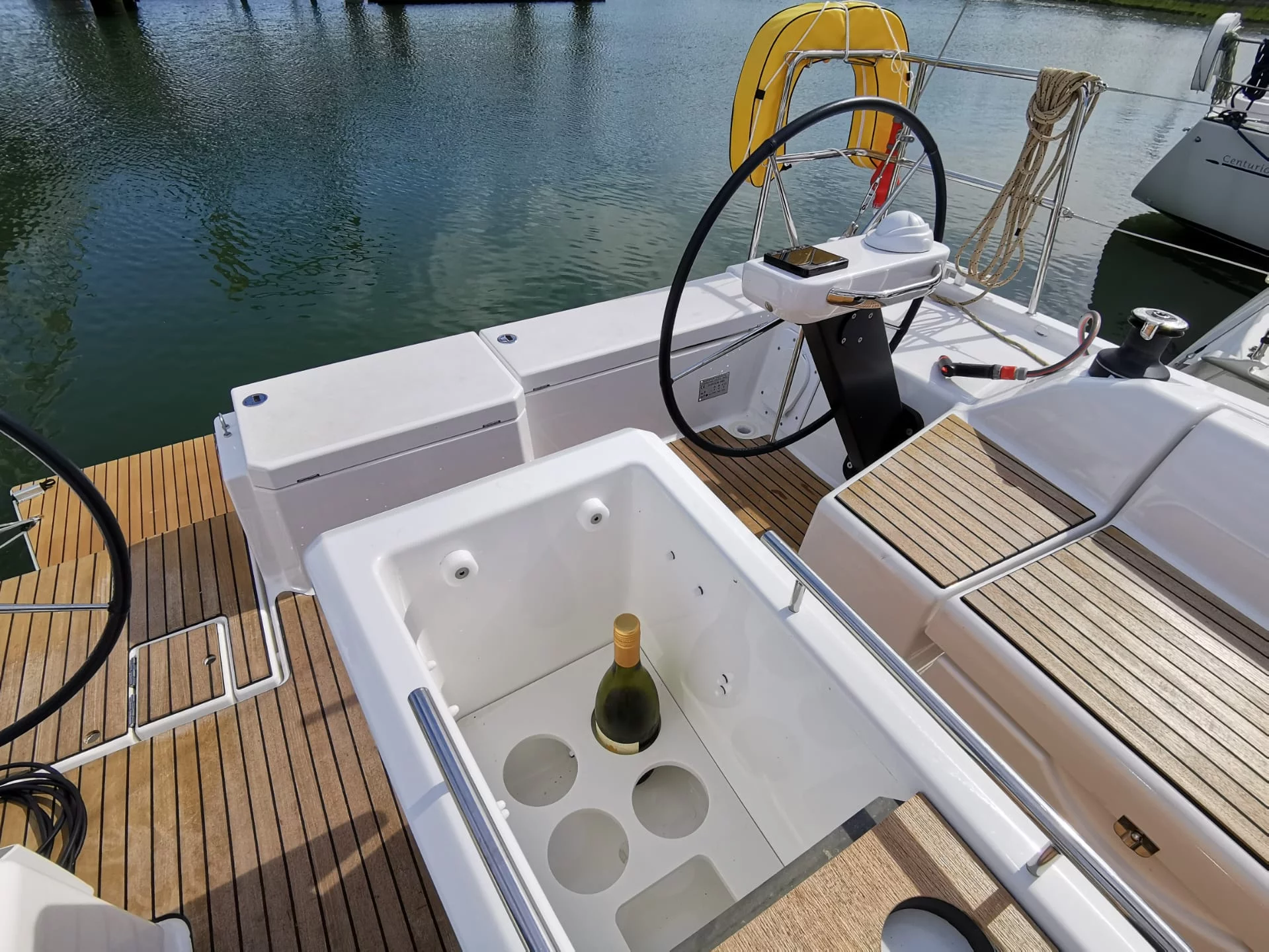 Dufour 390 Grand Large (Antares)  - 26