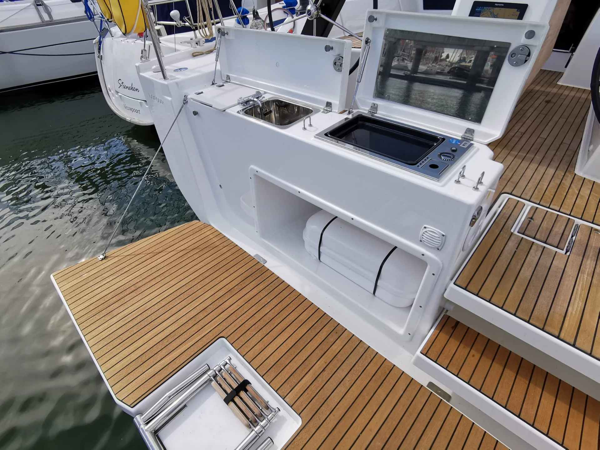 Dufour 390 Grand Large (Antares)  - 32