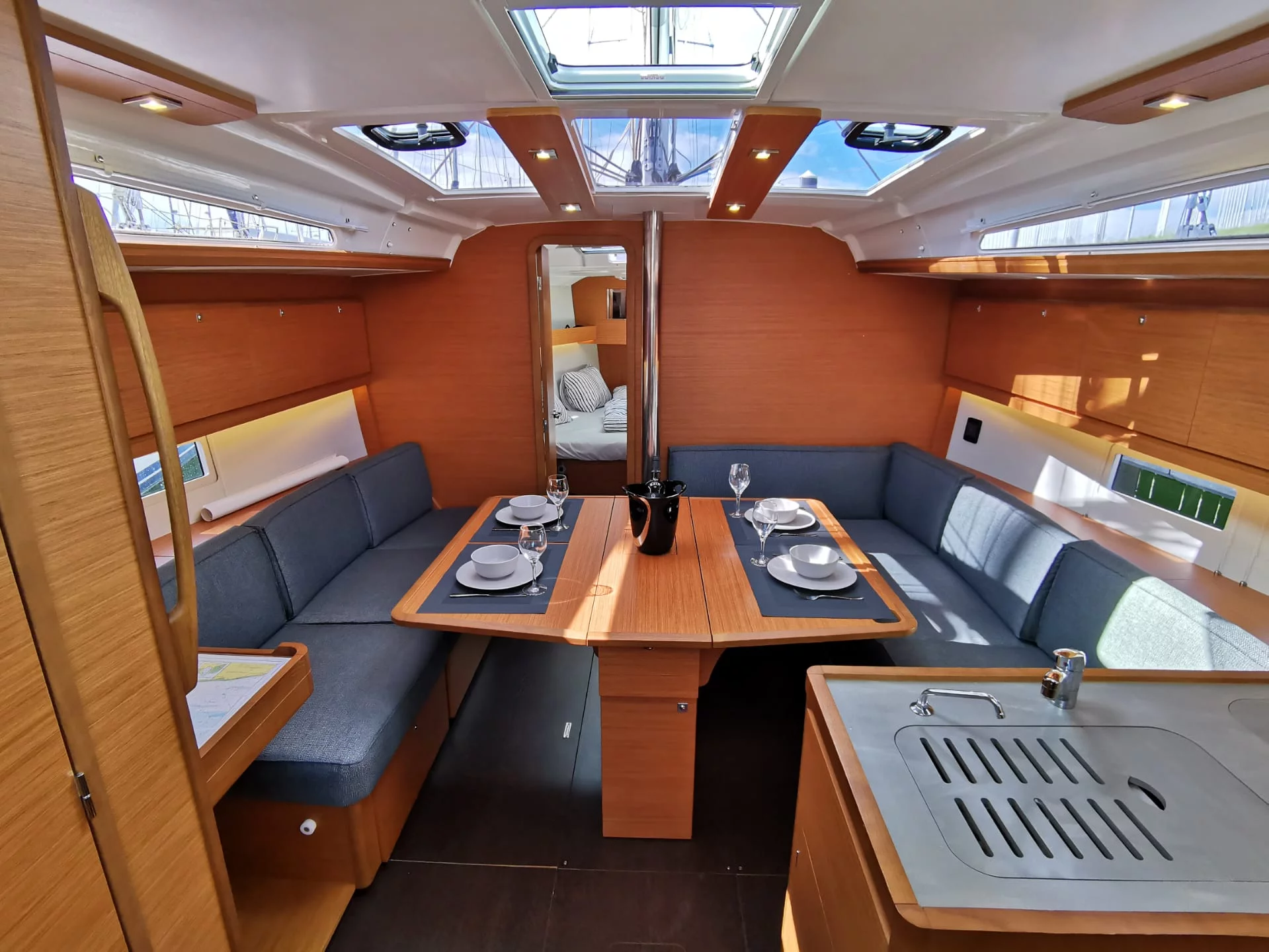 Dufour 390 Grand Large (Antares)  - 21