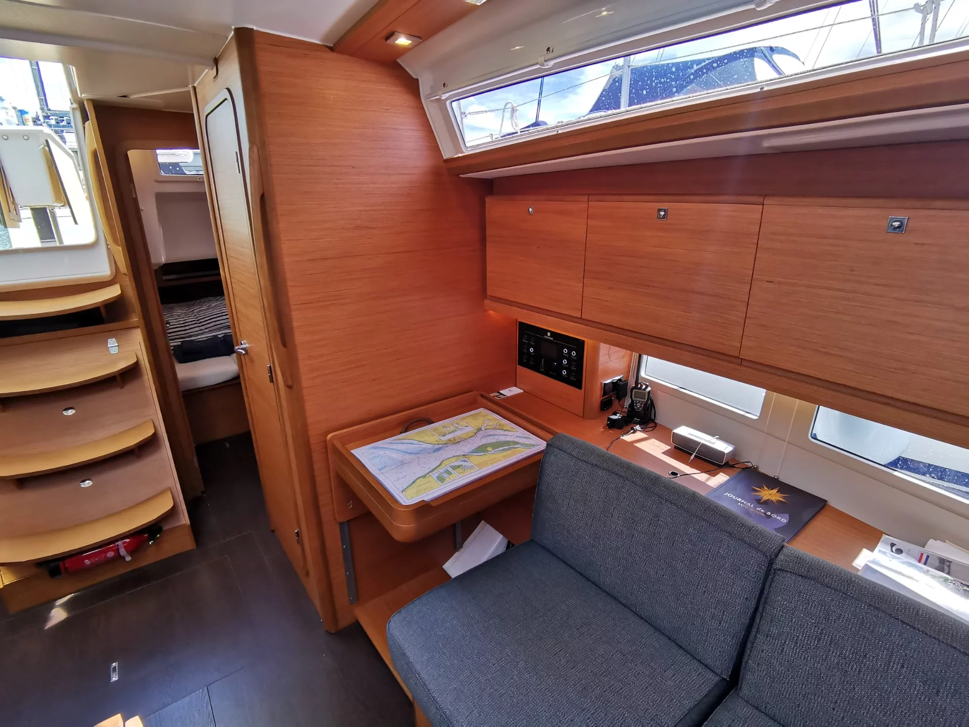 Dufour 390 Grand Large (Antares)  - 25