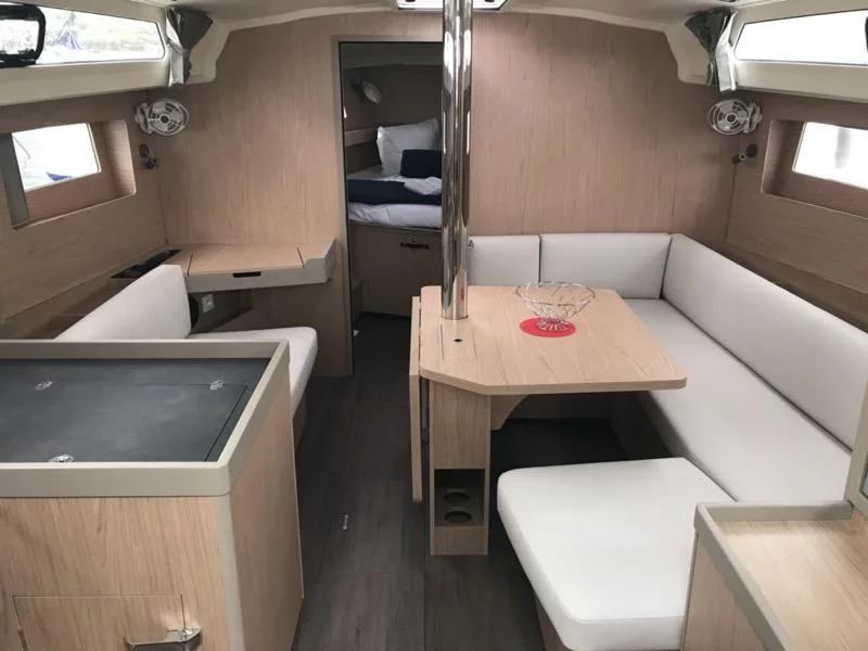 Oceanis 41.1 (Agena) Interior image - 13