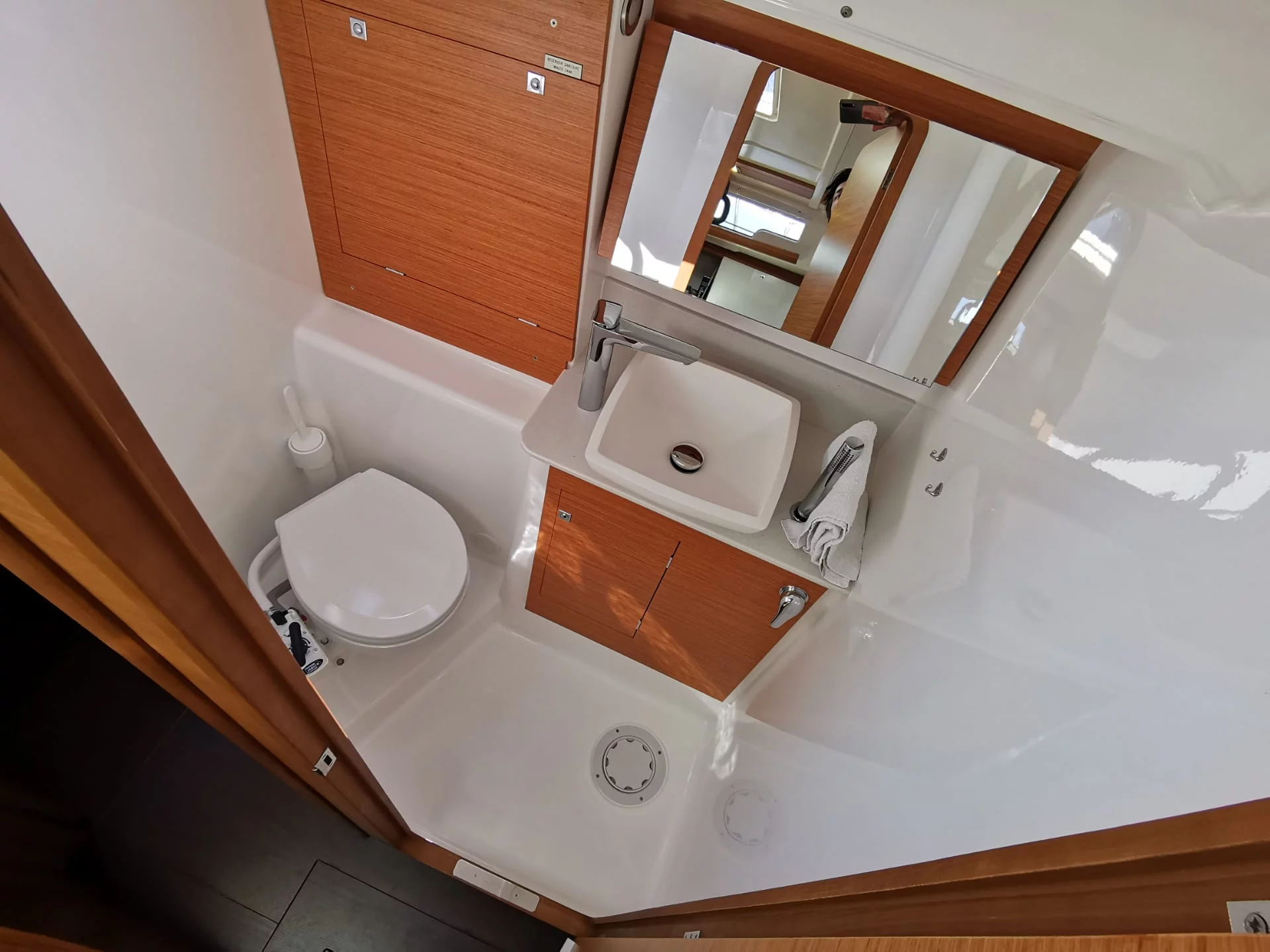 Dufour 390 Grand Large (Antares)  - 35