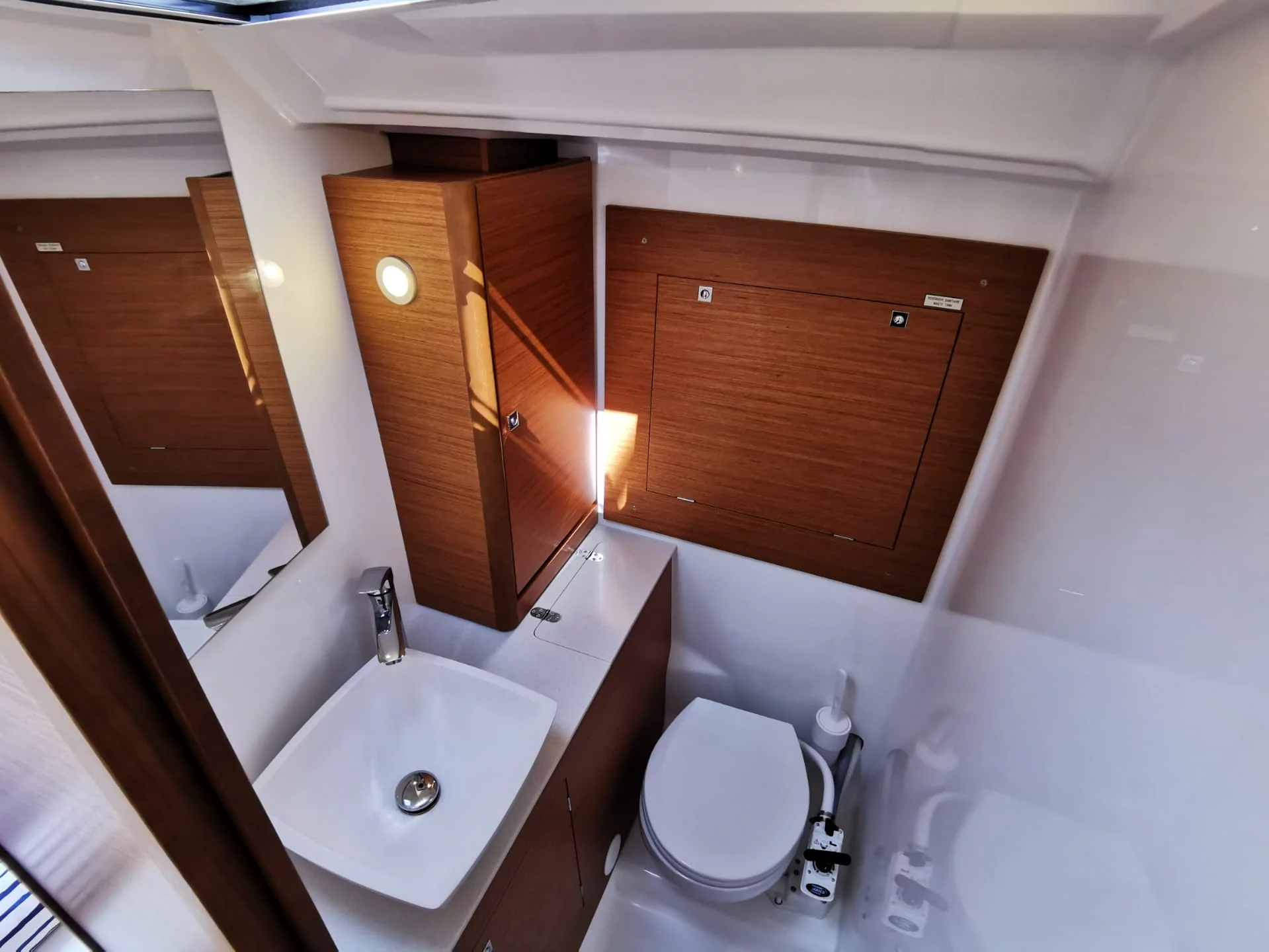 Dufour 390 Grand Large (Antares)  - 33
