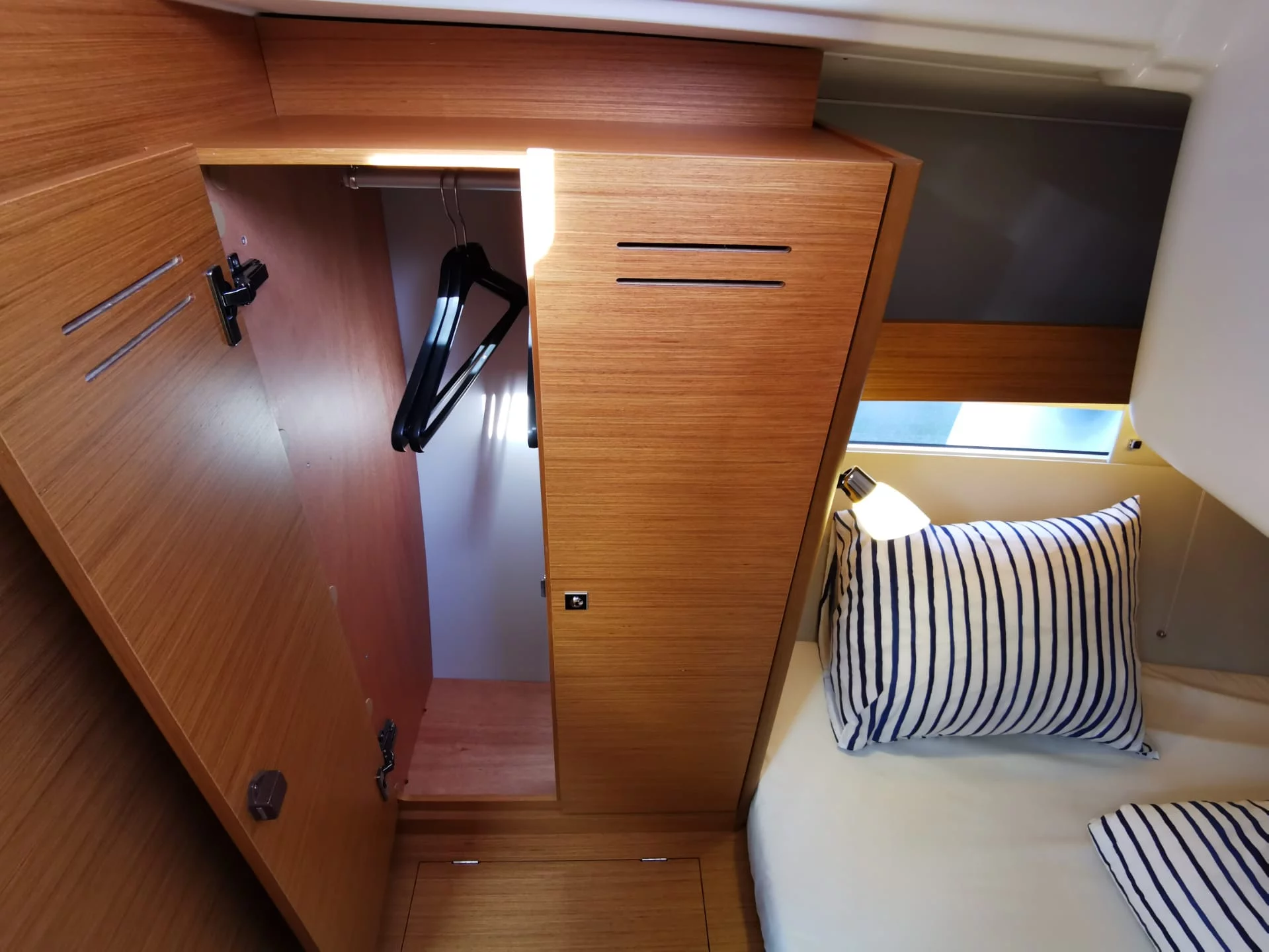 Dufour 390 Grand Large (Antares)  - 53