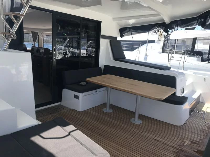 Lagoon 42 (Zippiri (WM, Inverter, Heating))  - 8