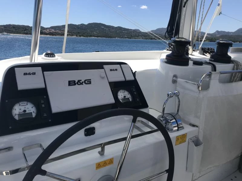 Lagoon 42 (Zippiri (WM, Inverter, Heating))  - 3