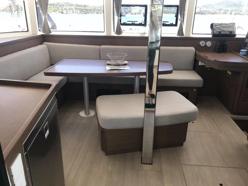 Lagoon 42 (Zippiri (WM, Inverter, Heating))  - 5