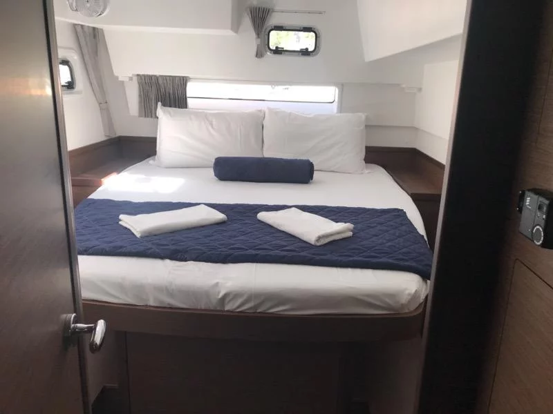 Lagoon 42 (Zippiri (WM, Inverter, Heating))  - 2