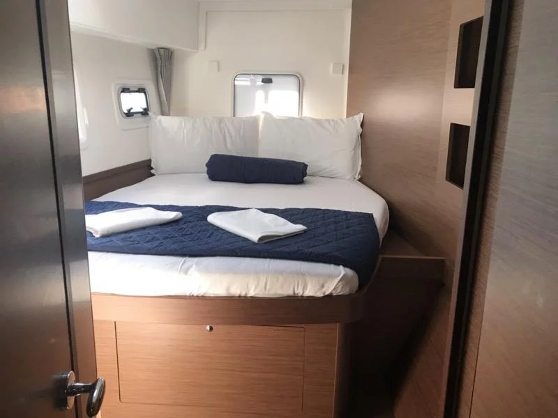 Lagoon 42 (Zippiri (WM, Inverter, Heating))  - 16