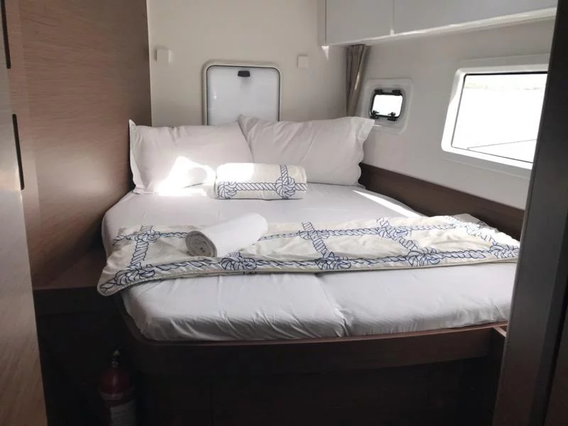 Lagoon 42 (Sammy (, WM, Inverter, ))  - 10
