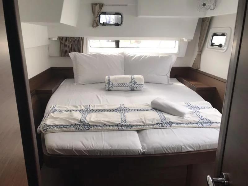 Lagoon 42 (Sammy (, WM, Inverter, ))  - 14