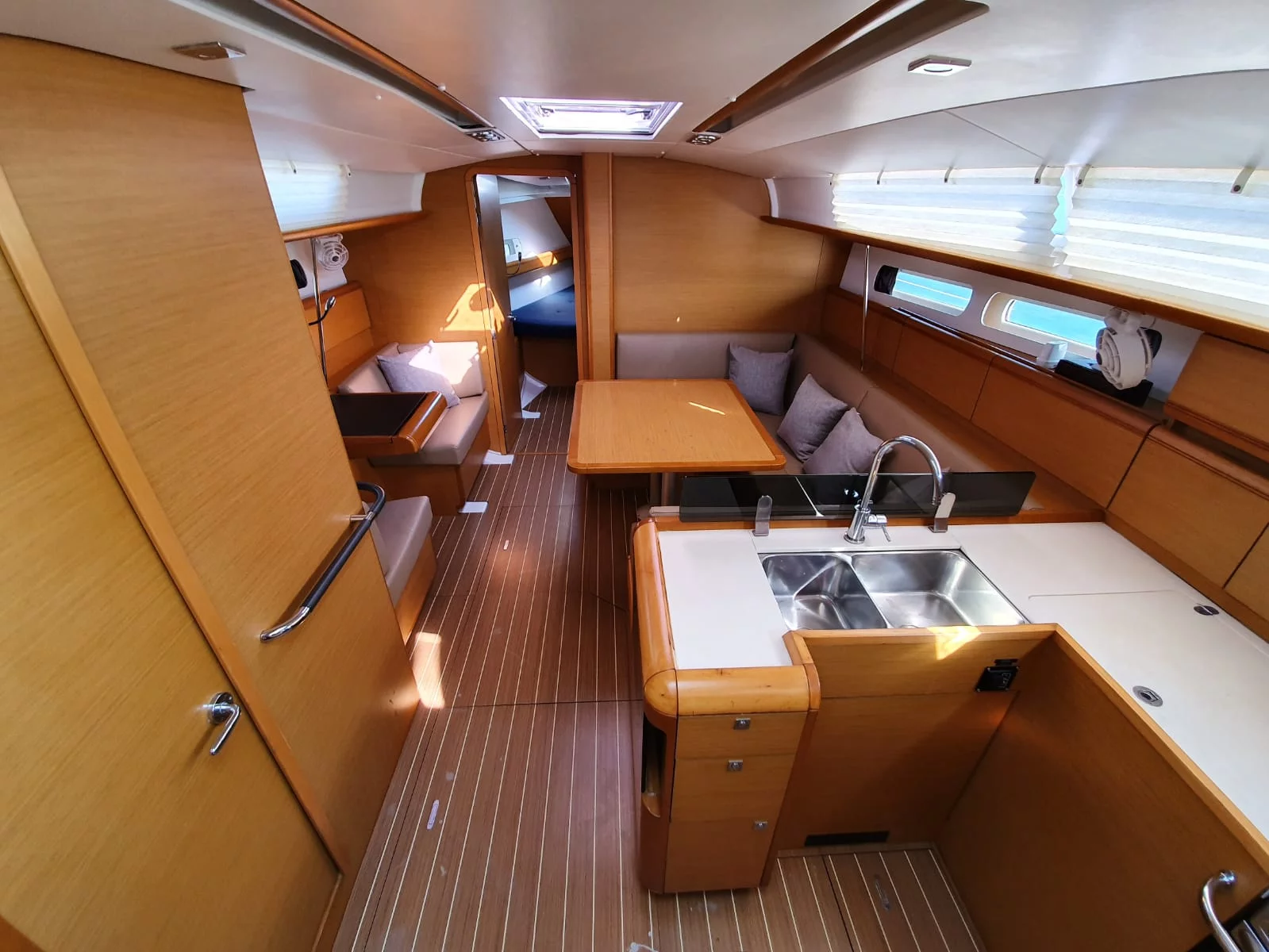 Jeanneau Sun Odyssey 409 (T-Punch) Interior image - 6
