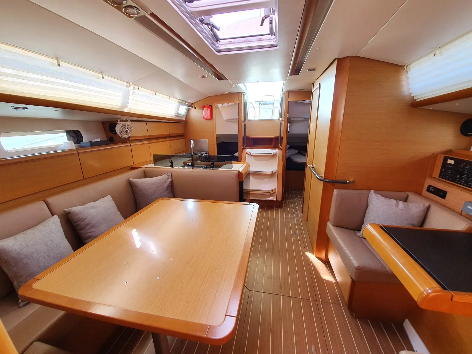 Jeanneau Sun Odyssey 409 (T-Punch)  - 7