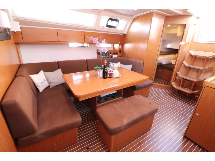Bavaria Cruiser 46 (Angelofe) Interior image - 1