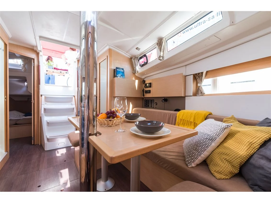 Oceanis 38 (RUSALKA) Interior image - 7