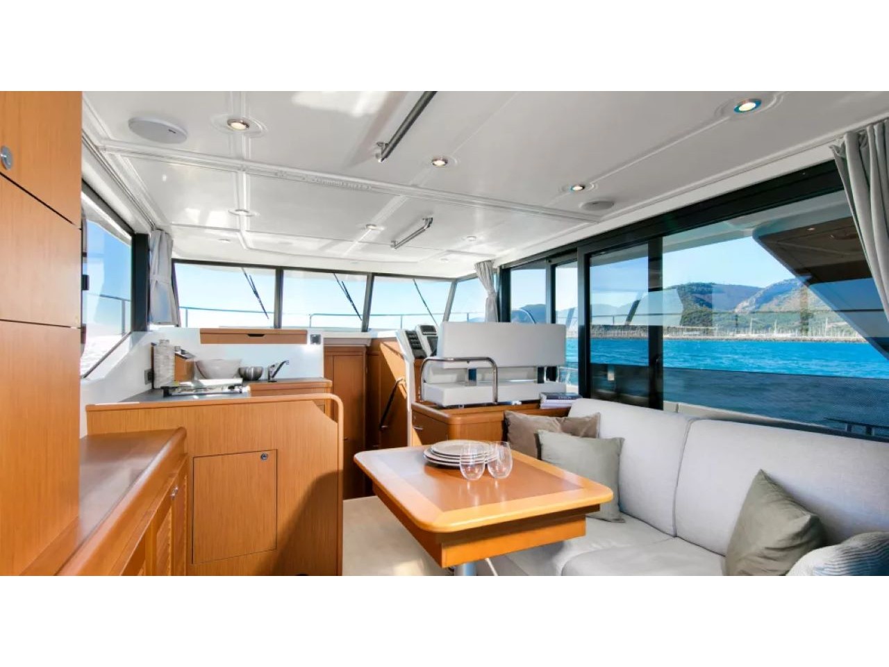 Swift Trawler 35 — photo 6