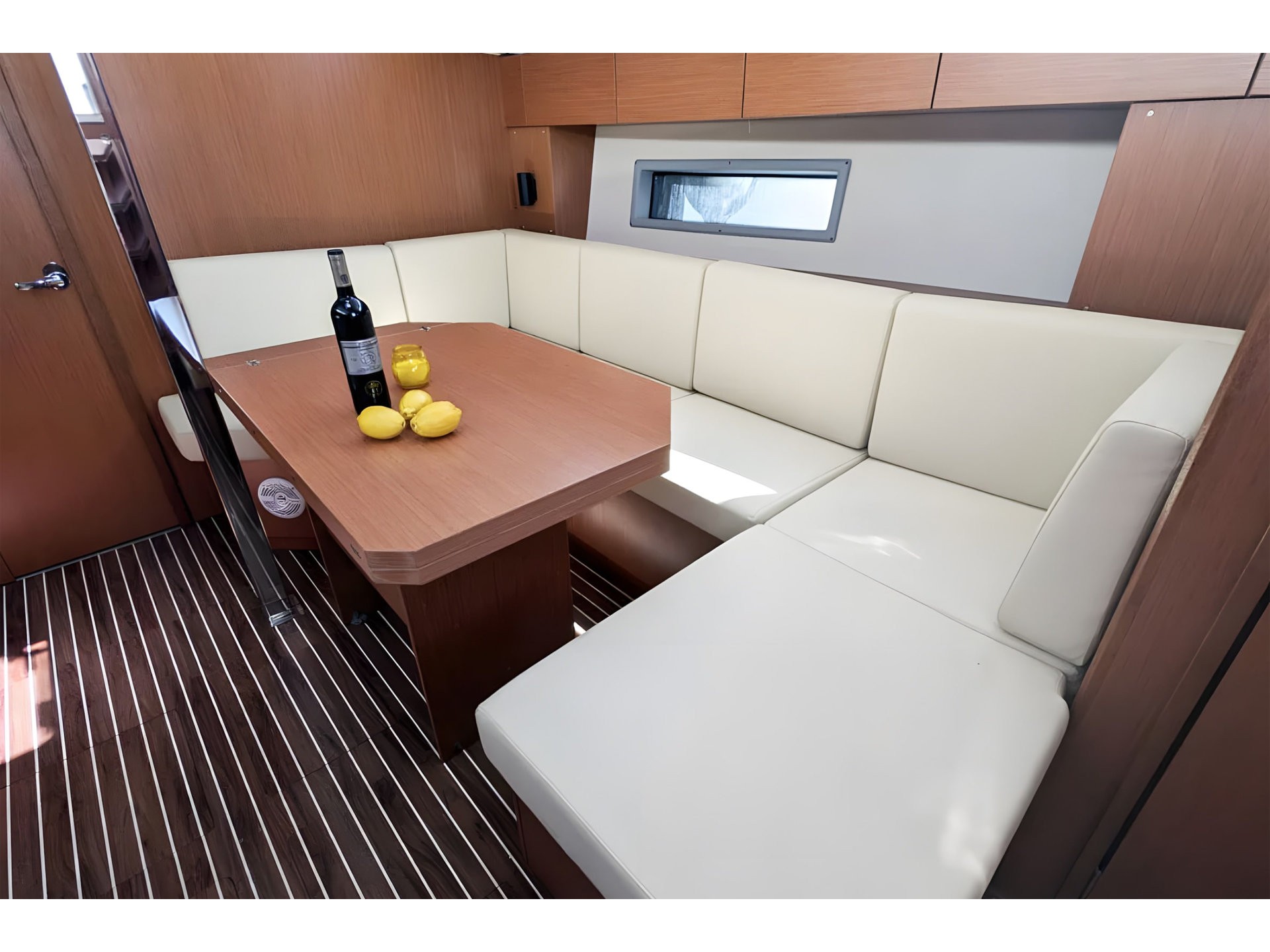 Bavaria C42 — photo 2