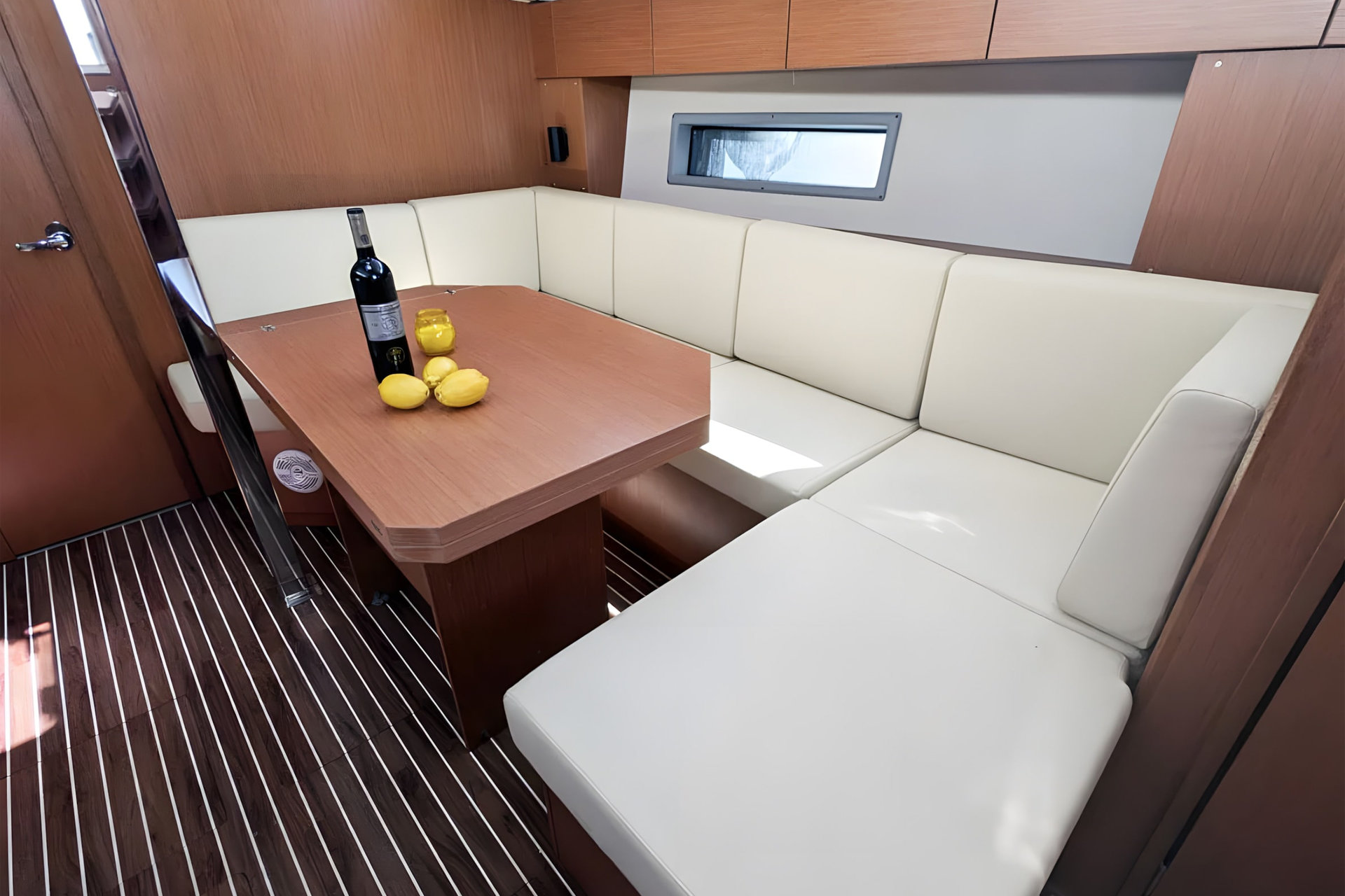 Bavaria C42 — photo 18