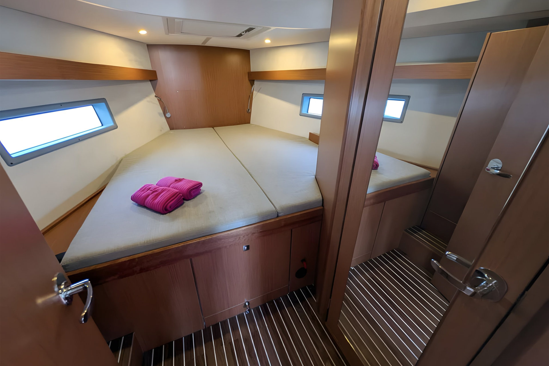 Bavaria C42 — photo 9