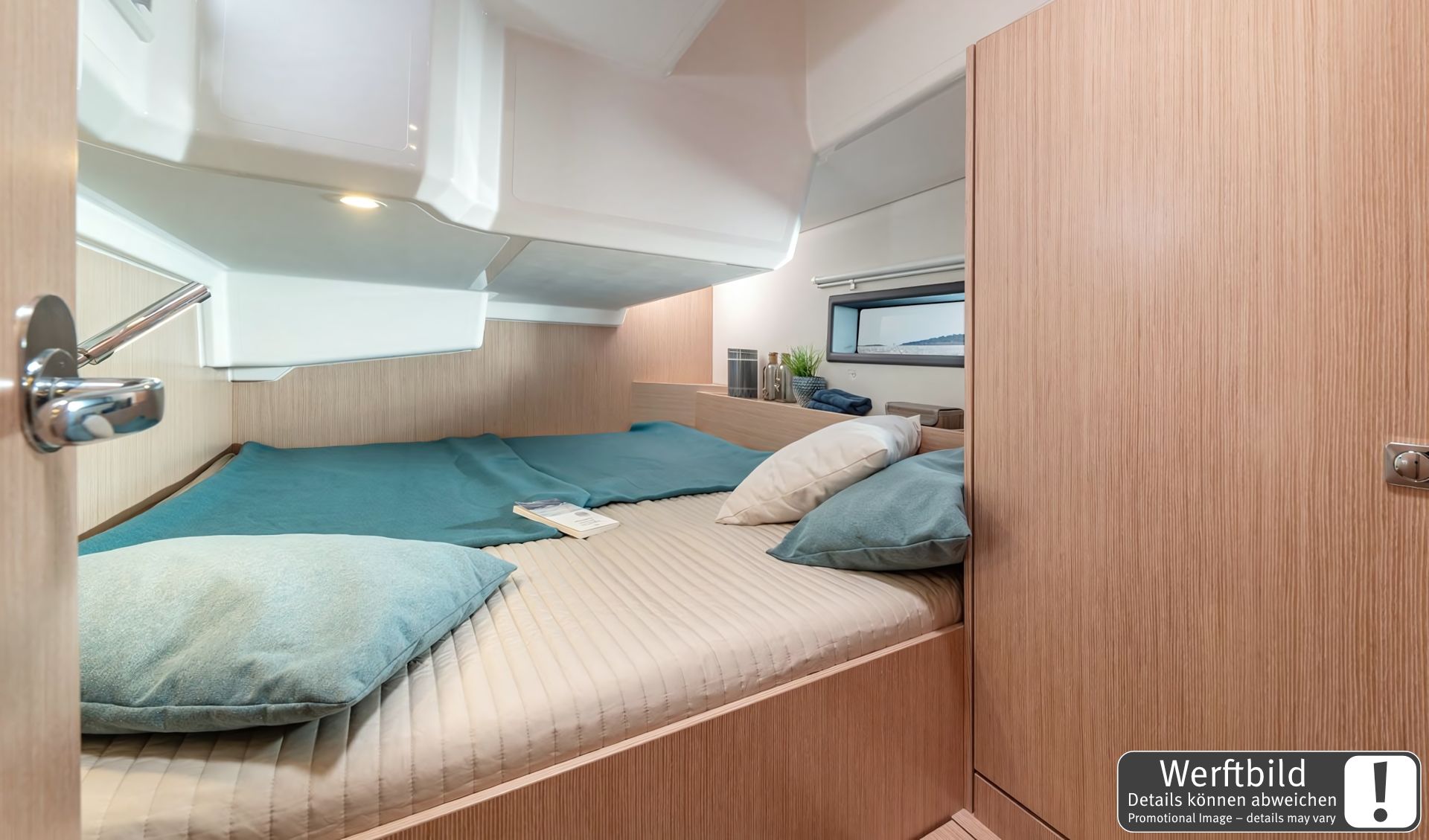 Bavaria C42 — photo 11