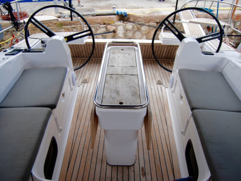 Photo #8 - Elan Impression 45 (Rigel (Electric Heads, Inverter)) in Athen - 8207