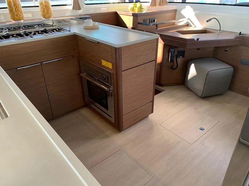 Lagoon 46 (Dream Lagoon) Interior image - 13