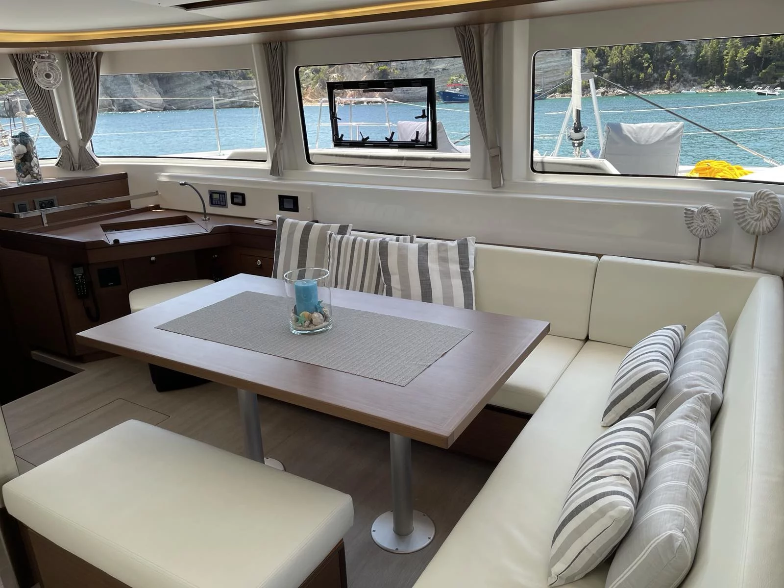 Lagoon 46 (Grand Blue)  - 32