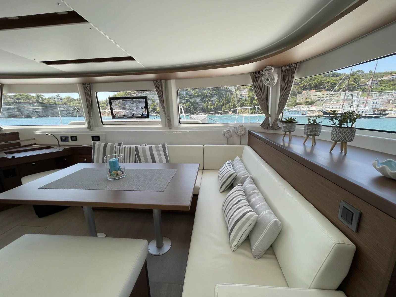 Lagoon 46 (Grand Blue)  - 35