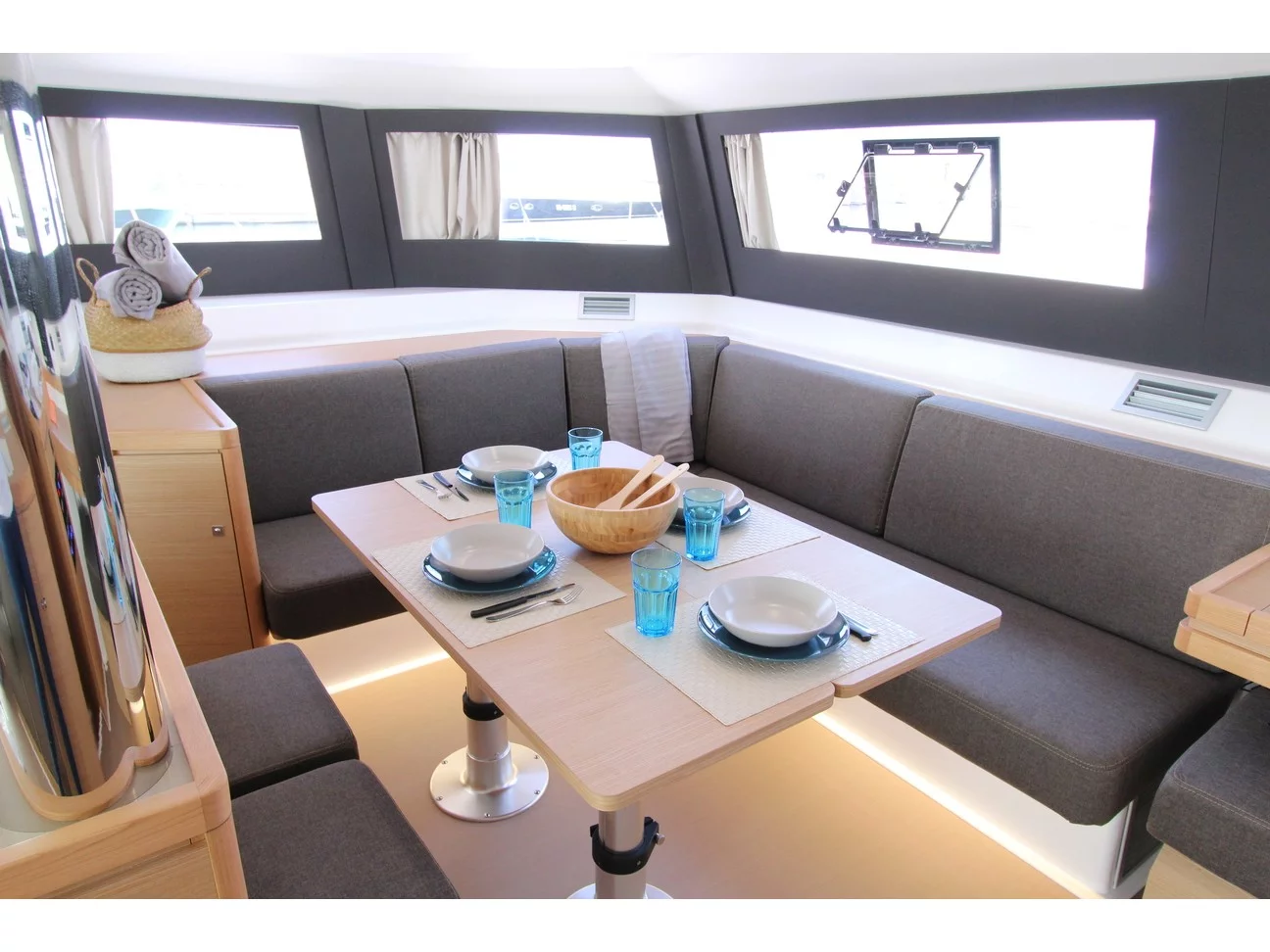 Dufour Catamaran 48 5c+5h (Amelie) Interior image - 7