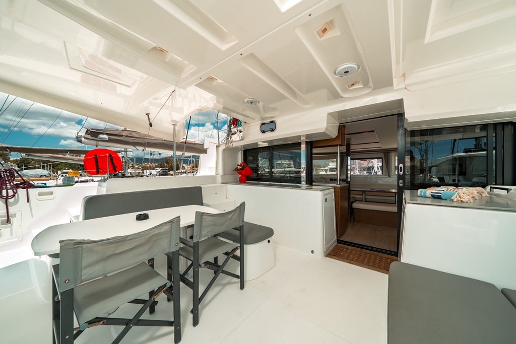 Lagoon 46 — photo 10