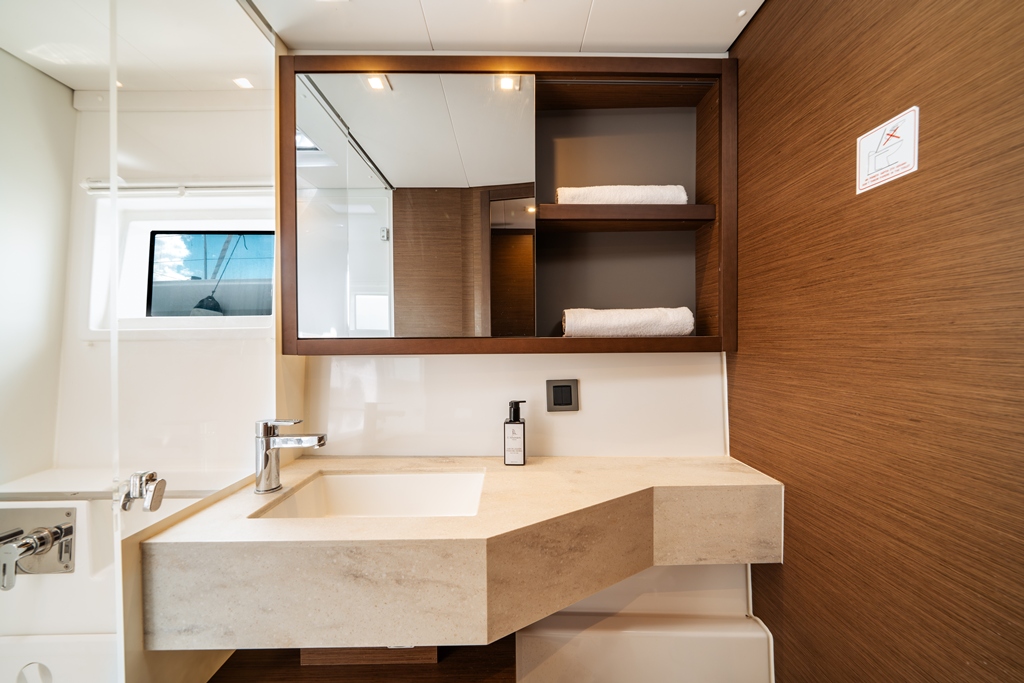 Lagoon 46 — photo 13
