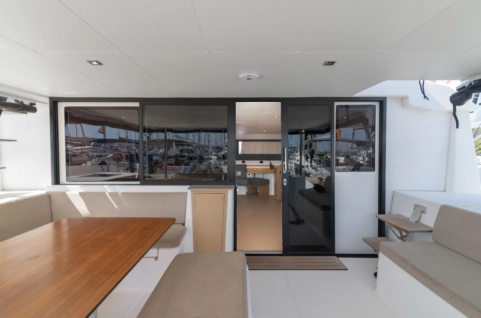 Dufour Catamaran 48 (SEAVEN)  - 10