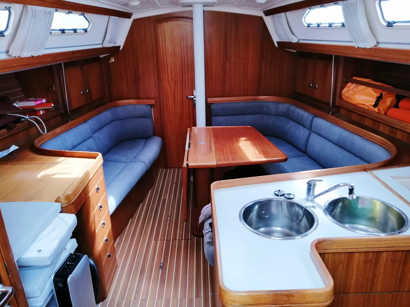 Elan 40 (Peter Pan) Interior image - 8