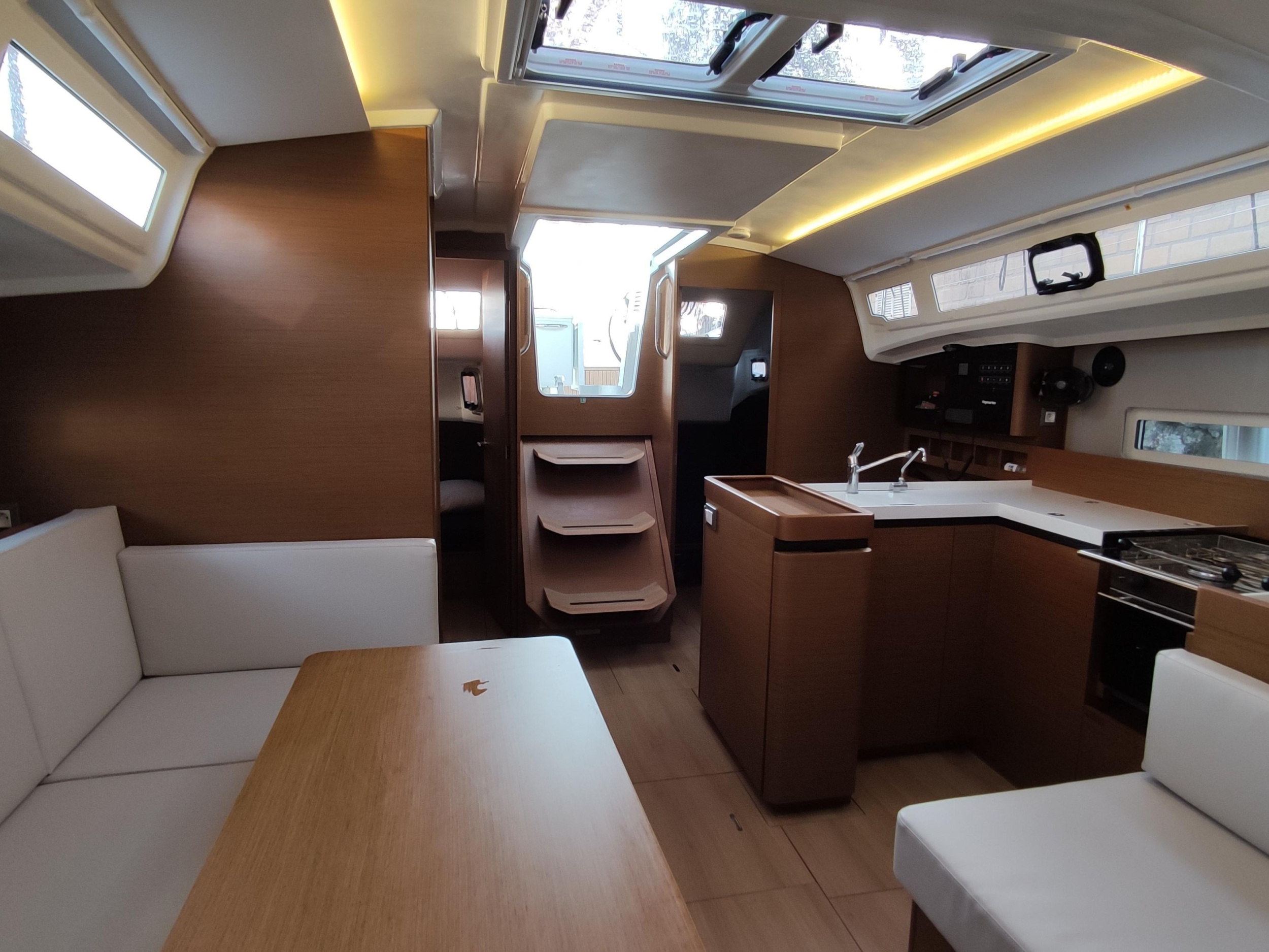 Photo #4 - Sun Odyssey 410 (Camilleri) in Portorosa - 16546