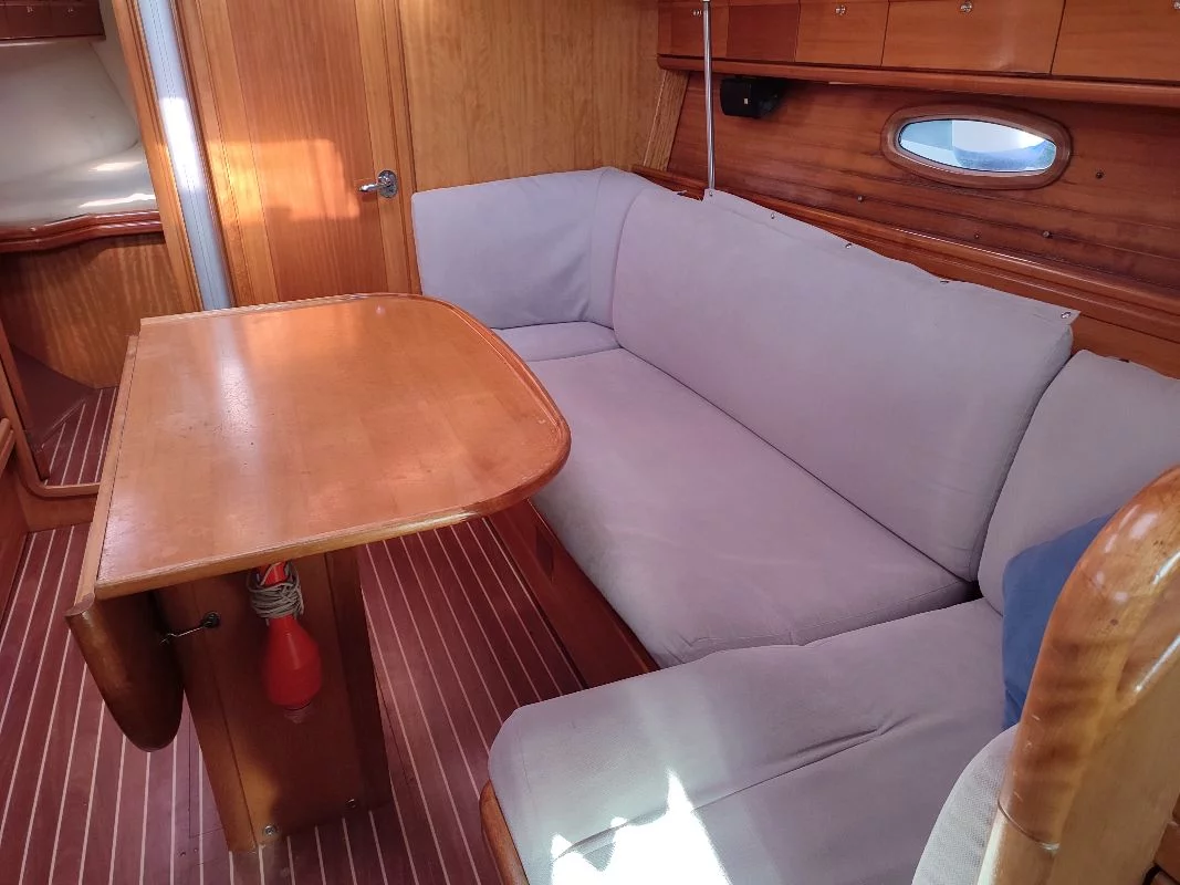 Bavaria 37 Cruiser (Big Blue Horizon)  - 8