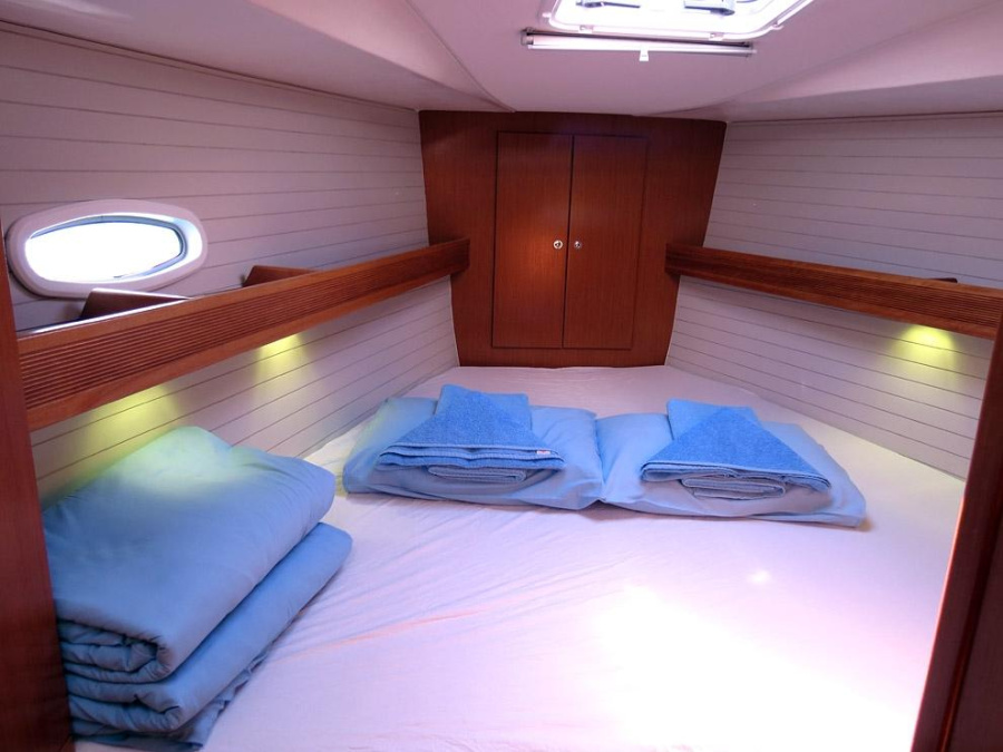 Bavaria 43 Cruiser — photo 7