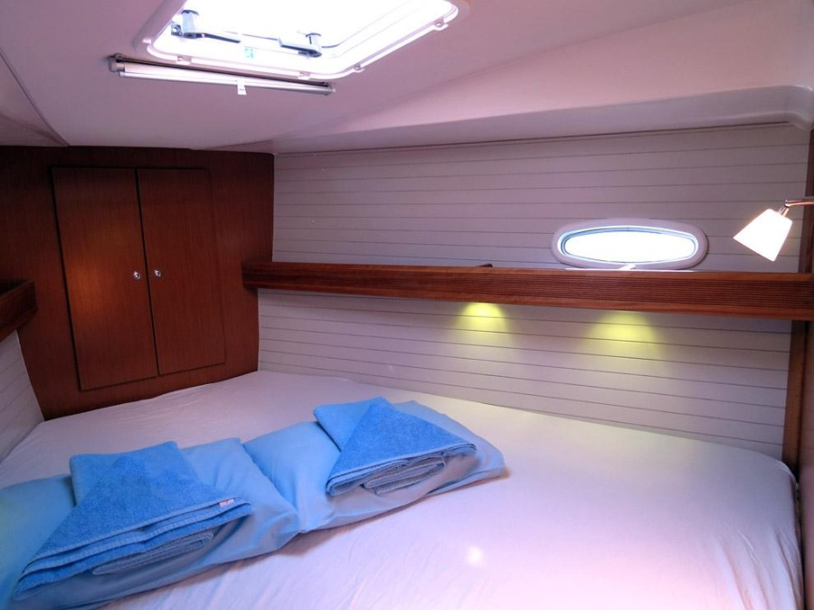 Bavaria 43 Cruiser — photo 11