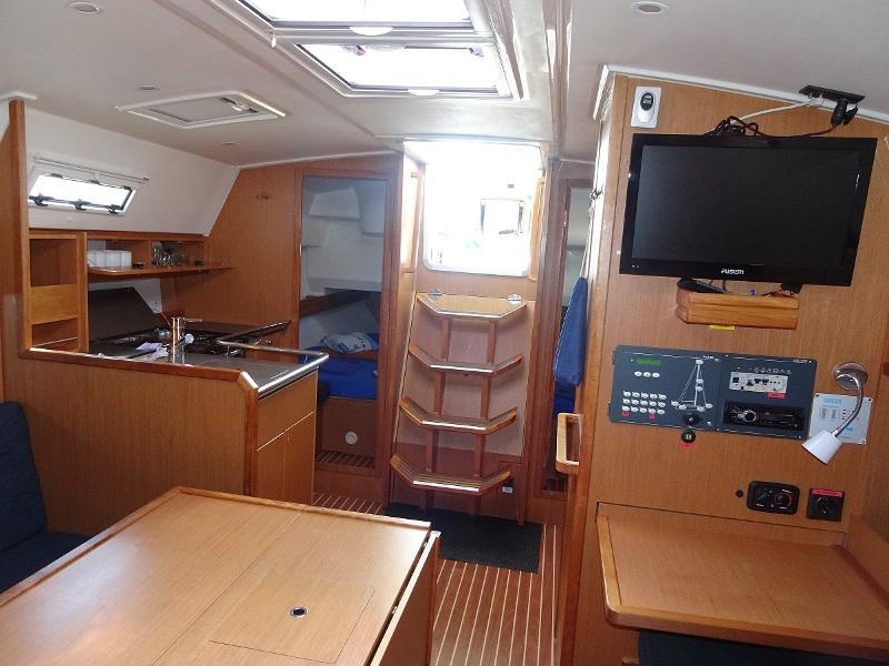 Bavaria 36 Cruiser — photo 11