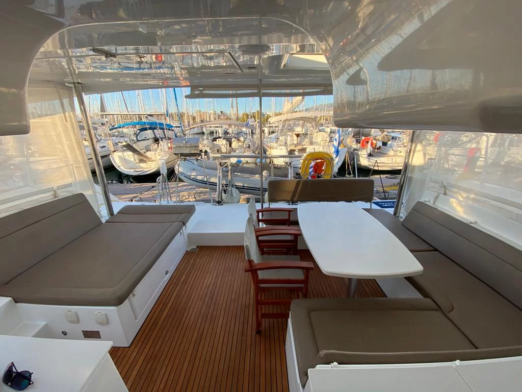 Lagoon 450F (AEROPI |⛵ VIP, Skippered Only, Watermaker, , AC, BBQ) Interior image - 4