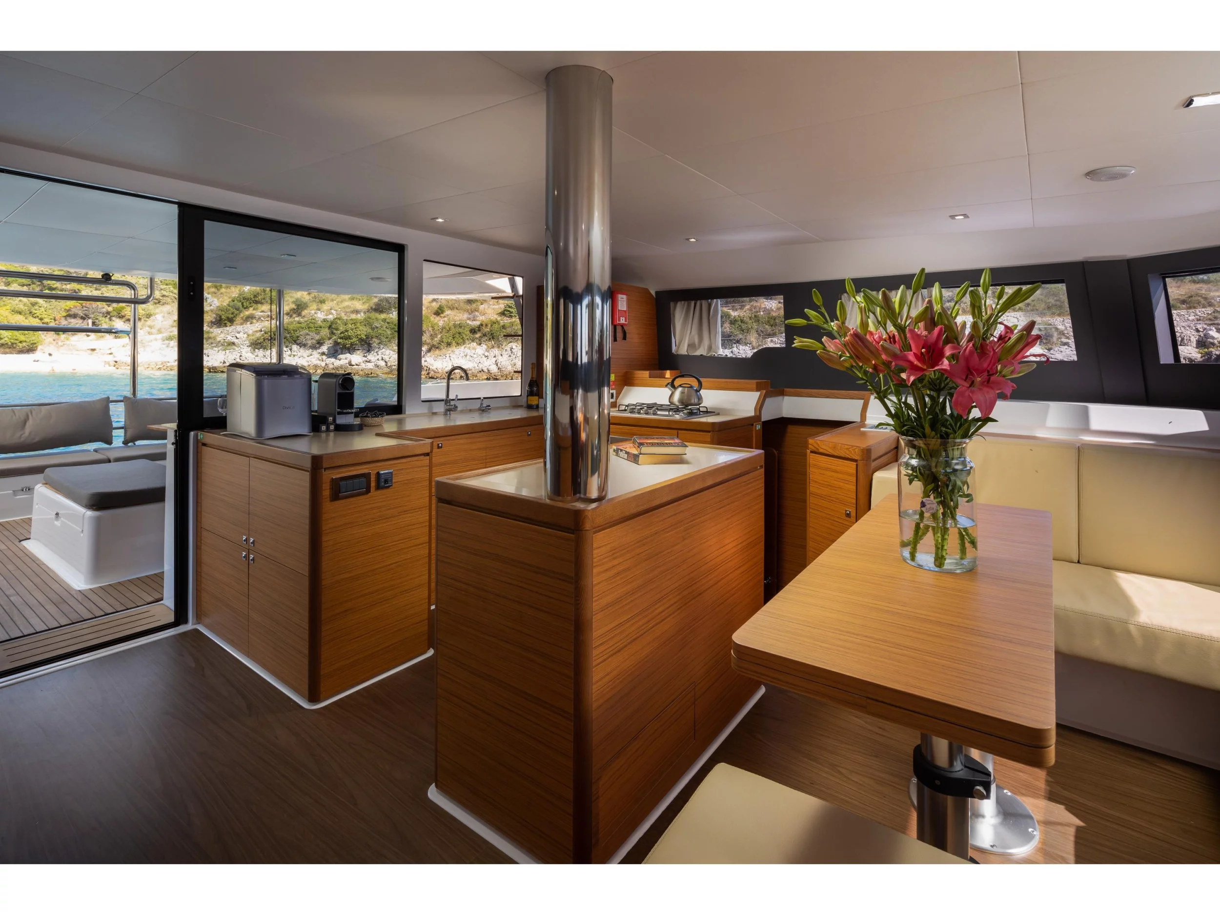 Dufour Catamaran 48 (Sualzo) Interior image - 10