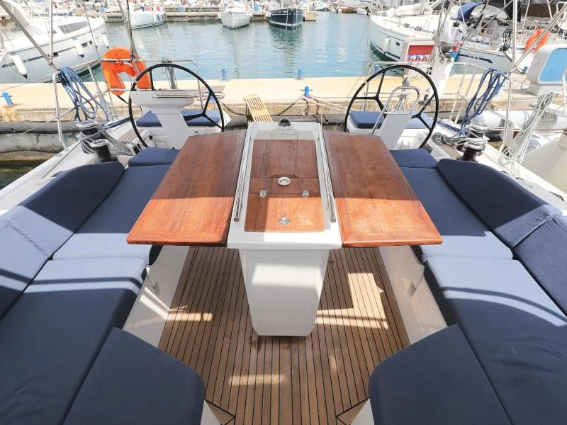Oceanis 51.1 (ZEPHYR B)  - 28